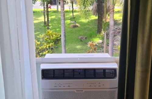 Hakalau Apartment | Charming & Comfy Oceanfront Gem views -Balcony