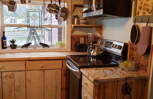 Newaygo Cottage | Charming completely updated cottage with water views of Croton Pond.