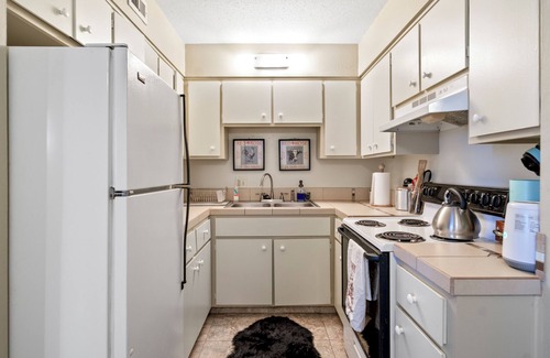 Collins Condo | Charming Condo in Downtown Wickenburg - Walk to Events, Shopping and Dining
