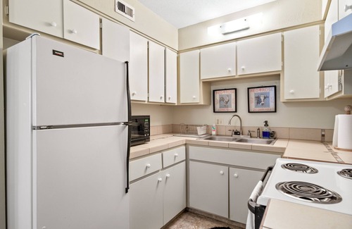 Collins Condo | Charming Condo in Downtown Wickenburg - Walk to Events, Shopping and Dining