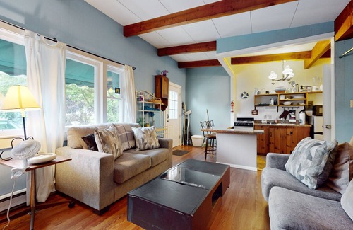 Ogunquit - Wells Apartment | Charming condo suite near the beach & dining with pool & grill