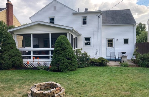 East Irondequoit House | Charming, Convenience and Comfort - Minutes from Downtown Rochester