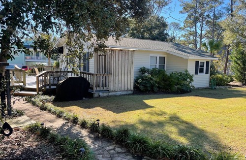 Crescent Beach Cottage | Charming Cottage perfect for Small Family or Girlfriends Get Away with pool!