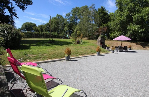 Montaigu-les-Bois Cottage | Charming Cottage with Garden, BBQ, and WiFi in Peaceful Normandy Setting