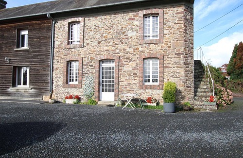 Cerisy-la-Salle Cottage | Charming cottage with garden, fireplace, and modern amenities in peaceful rural setting
