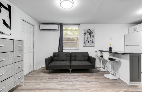 Buena Vista Apartment | Charming cottage - 5 minutes design district - New bathroom! Fully renovated