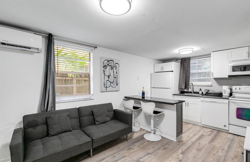 Buena Vista Apartment | Charming cottage - 5 minutes design district - New bathroom! Fully renovated