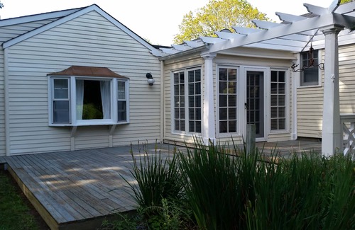 Brookhaven Cottage | Charming Cottage Getaway, 5 minutes east of Bellport Village