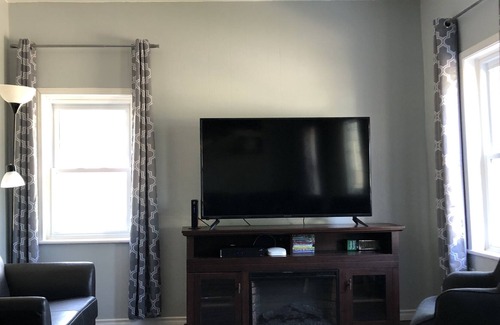 Port Burwell Cottage | Charming Cottage in small town beach community