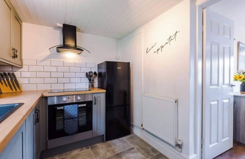 Chorlton-by-Backford Cottage | Charming cottage, ideal for Families, Free Parking
