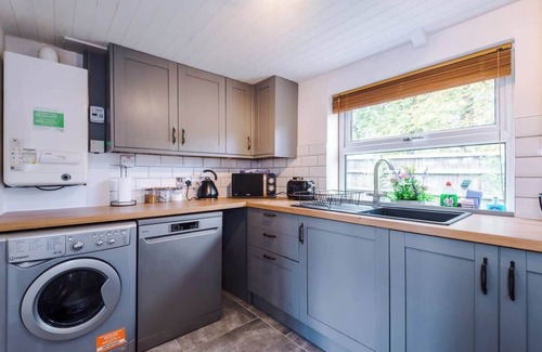 Chorlton-by-Backford Cottage | Charming cottage, ideal for Families, Free Parking
