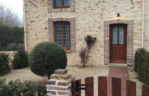 Les Marets House | Charming cottage in 9 ha park with lake, toys/swing set/ping pong. Paris 80km