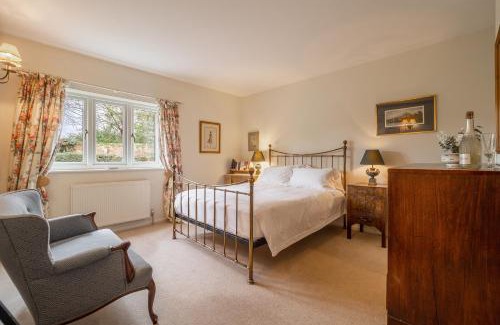 Layham House | Charming cottage in beautiful countryside with a boating lake - The Calf Pens
