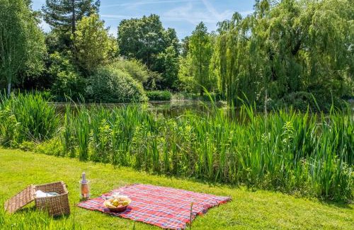 Layham House | Charming cottage in beautiful countryside with a boating lake - The Calf Pens