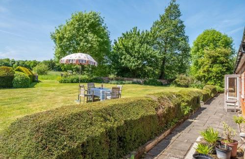 Layham House | Charming cottage in beautiful countryside with a boating lake - The Calf Pens