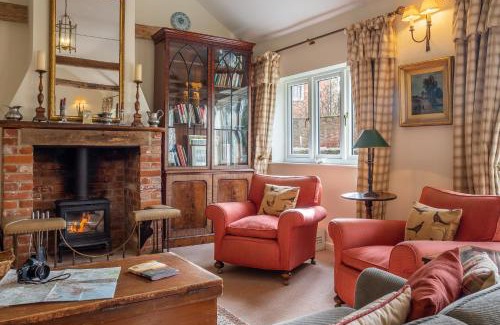 Layham House | Charming cottage in beautiful countryside with a boating lake - The Calf Pens