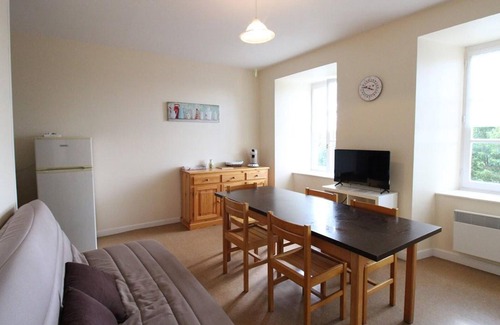 Lorcieres Cottage | Charming cottage in Lorcières with TV, BBQ, and pet-friendly