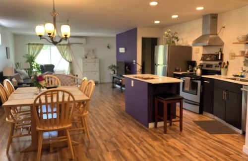 Bryn Mawr-Skyway Cottage | Charming cottage in scenic Seattle with AC, WiFi, and all the comforts of home.