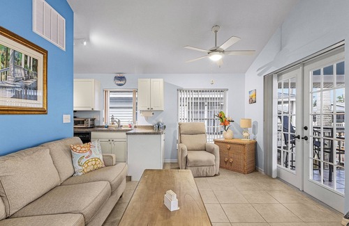 Matlacha Condo | Charming Cottage in the Heart of Matlacha – Walk to Shops & Bay Views!