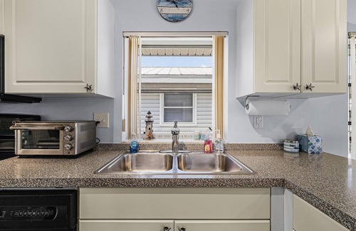 Matlacha Condo | Charming Cottage in the Heart of Matlacha – Walk to Shops & Bay Views!