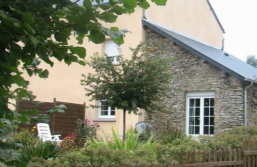 Saint-Lo Cottage | Charming Cottage in Tranquil Valley - Terrace, Private Garden, Pet-Friendly, WiFi, Parking