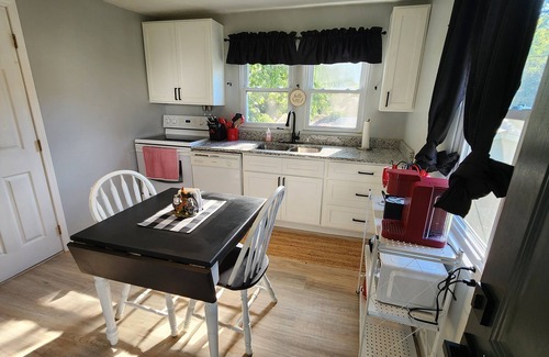 Burkesville Cottage | Charming cottage in pleasant Burkesville