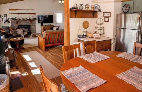 Hammondsport Cabin | Charming cottage on Waneta Lake's west side.