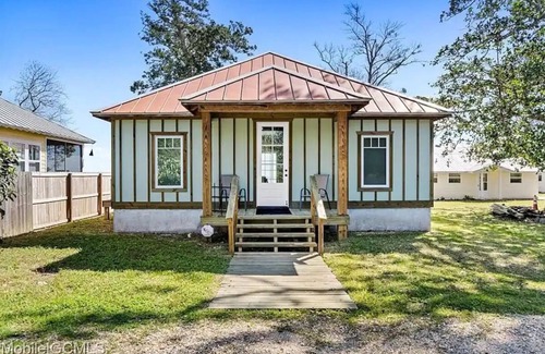 Theodore Cottage | Charming cottage on the Bay! Minutes from Dauphin Island!