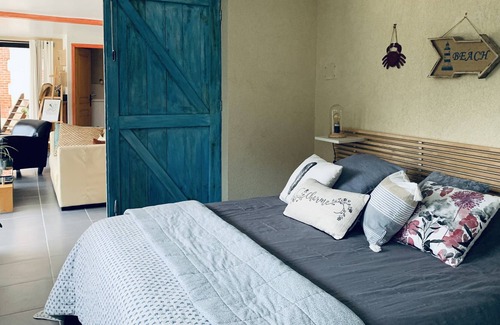 Sermizelles Bed & Breakfast | Charming cottage / pool house in Burgundy, calm nature walks at the gates of the Morvan
