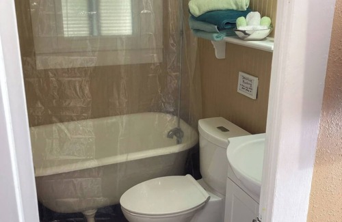 Aransas Pass Cottage | Charming cottage , super close to the water park,Port Aransas ferry, Rockport.