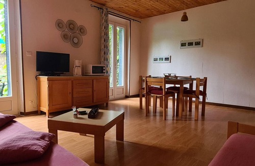 La Chabanne Cottage | Charming Cottage with Garden, Near Skiing and Outdoor Activities