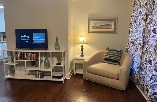 Mobile Cottage | Charming cottage with AC and WiFi in brilliant Mobile