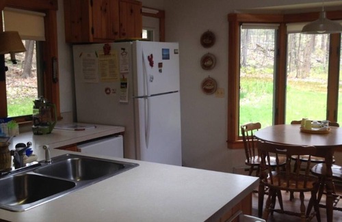 Weld House | Charming Cottage with Deck and Lakefront