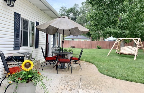 Cannonville Cottage | Charming Country Bunkhouse with 2 bedrooms, sleeps 6. (12 miles from Bryce.)