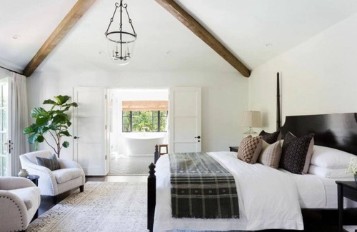 Batesville House | Charming Country Cottage! Wifi and AC!