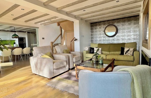 Macclesfield House | Charming Countryside Cottage Retreat