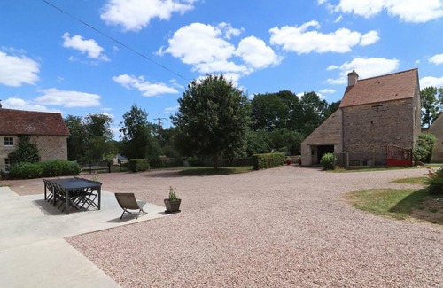 Merri Cottage | Charming country house with garden, game room, WiFi, and modern amenities near village shops