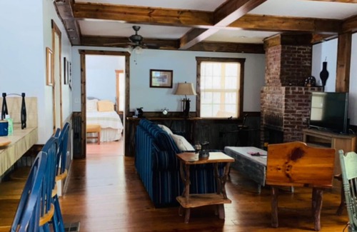Floral City Cottage | Charming Cove Cottage - A Lovely Country Getaway