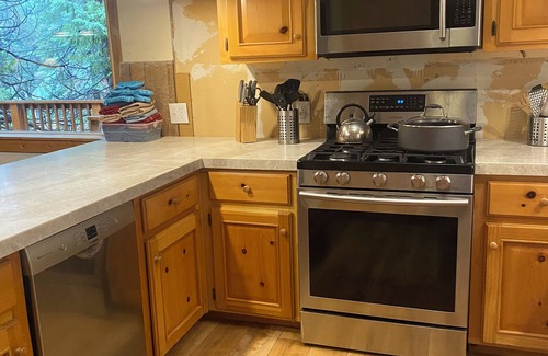 Musick Ridge Cabin | Charming, Cozy, & Peaceful Mountain Getaway for Family & Friends