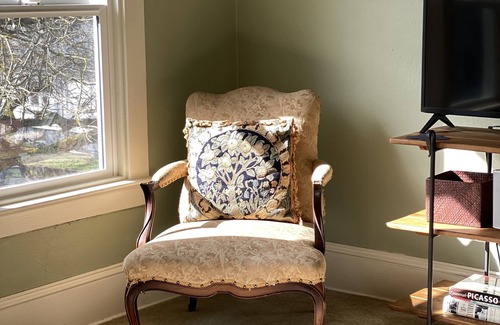 King House | Charming Craftsman house with 2nd floor apt. in the Alberta Arts district.