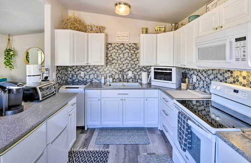 Yucca Valley Cottage | Charming Desert Cottage: 11 Mi to Joshua Tree