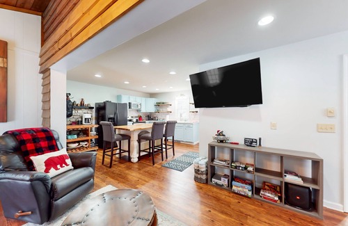 Boone Cottage | Charming dog-friendly cottage near Blowing Rock with private hot tub, deck, BBQ