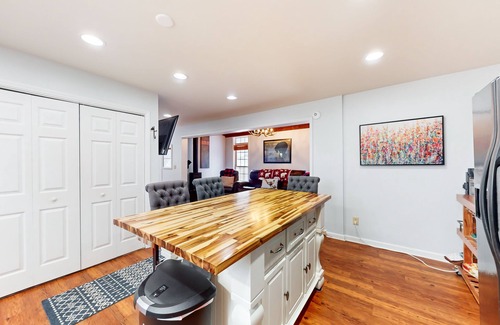 Boone Cottage | Charming dog-friendly cottage near Blowing Rock with private hot tub, deck, BBQ