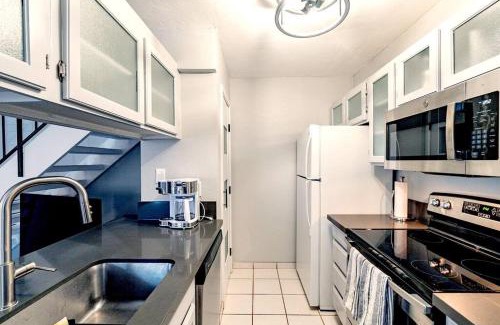 Tucson Apartment | Charming dog-friendly, 2BR-1BA with Pool, Mountain Views - Low Summer Rates!