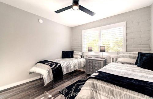 Tucson Apartment | Charming dog-friendly, 2BR-1BA with Pool, Mountain Views - Low Summer Rates!