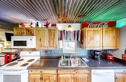 Kingsland House | Charming dog-friendly lakefront home with lake view, dock, & washer/dryer