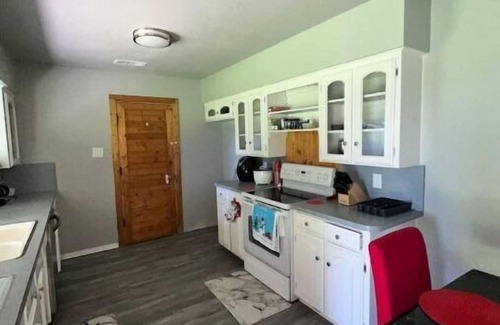 Midlothian House | Charming Downtown Home on 5th street
