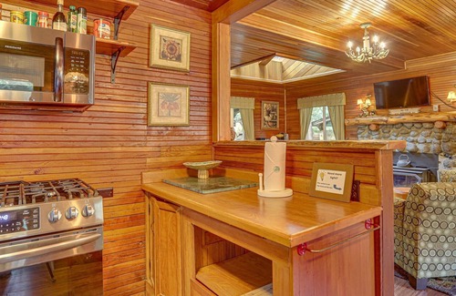 Brightwood Cabin | Charming Dream Catcher Cabin, riverfront, fireplace, hot tub, BBQ, dogs welcome