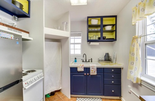 Biloxi House | Charming Dtwn Retreat 1 Mi to Ocean Springs Beach