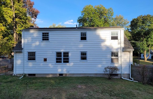 East Granby House | Charming East Granby house with AC and WiFi 3 minutes to Bradley Airport